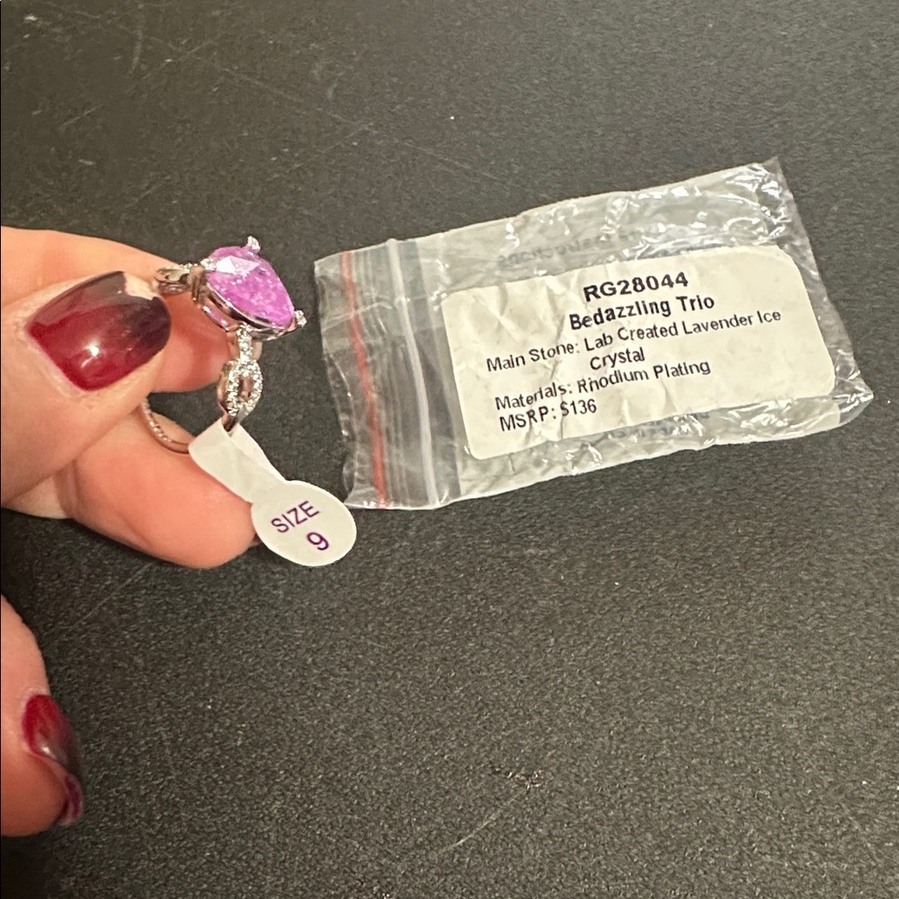 Bomb party lab created lavender ice crystal on rhodium plating size 9 ring - Picture 3 of 3